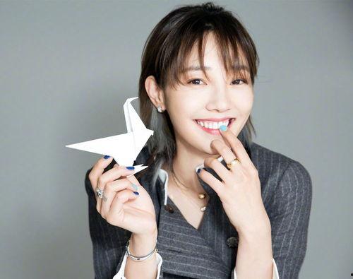 圈内人爆料杨紫有恋爱吗,圈内人爆料，甜蜜恋情引关注